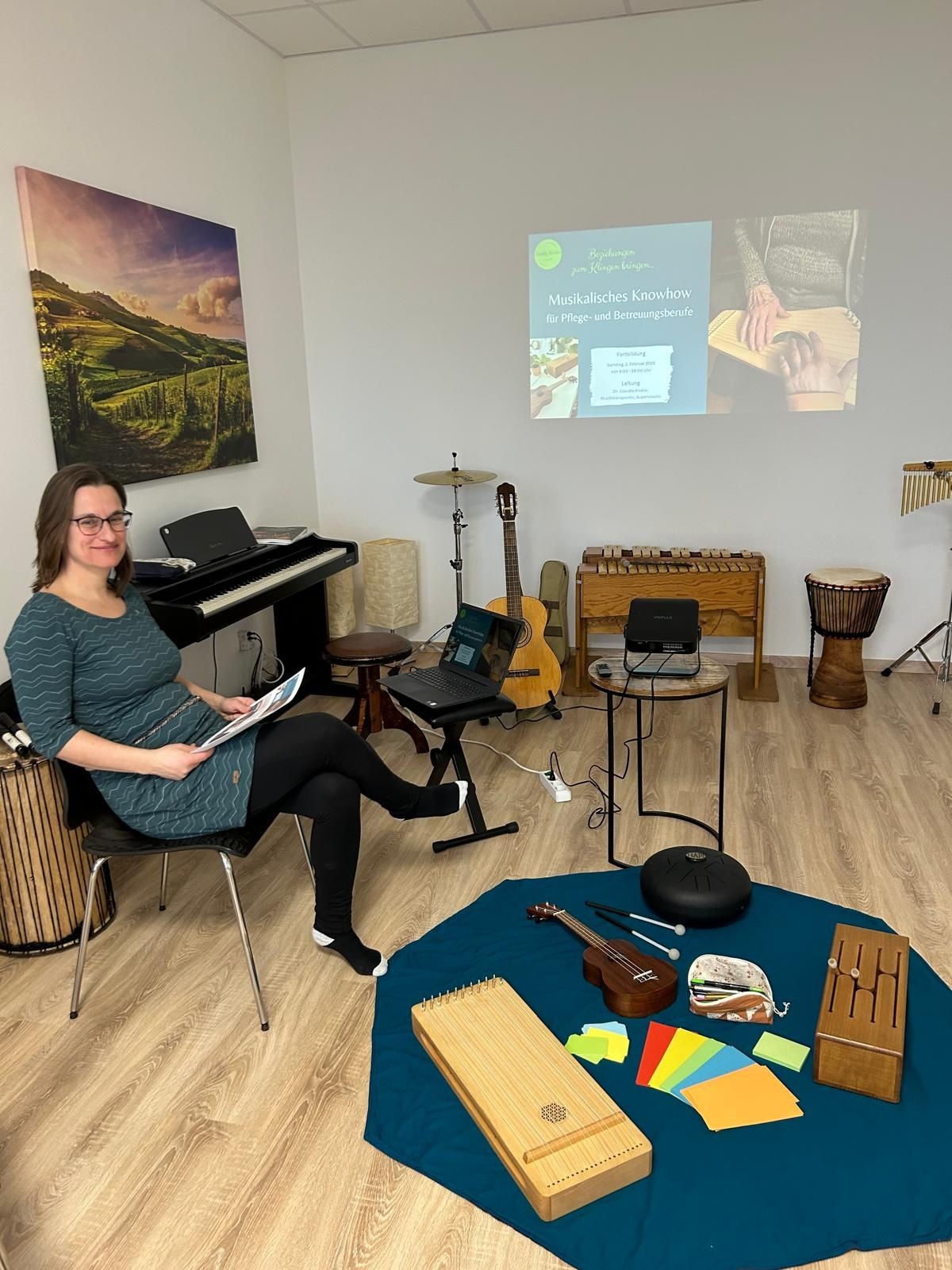 Fortbildung mit Claudia: Lernen, wie Musiktherapie den Alltag in Pflegeberufen bereichern kann
